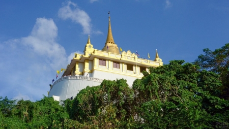 Золотая гора и храм «Ват Сакет»