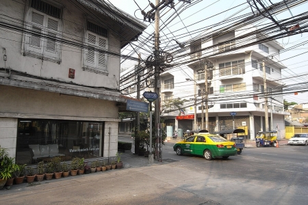 Самая первая дорогв в Бангкока Charoen Krung Road