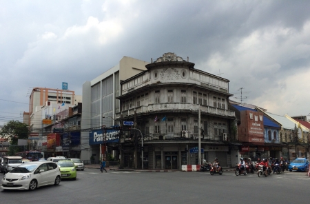 Самая первая дорогв в Бангкока Charoen Krung Road