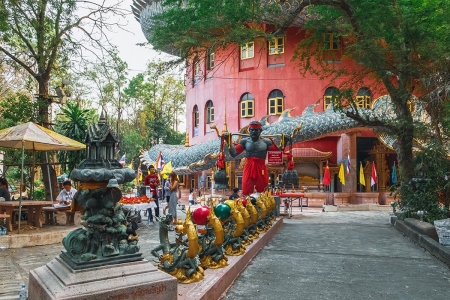 Храм Дракона Ват Сампхан (Wat Samphran)