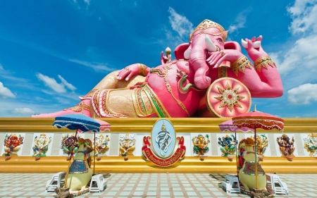 Храм розового Ганеши (Wat Saman Rattanaram)