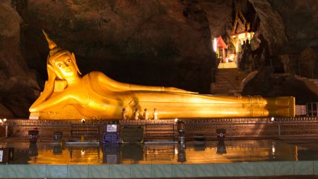 Посетить храм лежащего Будды Ват Пхо (Wat Phra Chetuphon Vimolmangklararm Rajwaramahaviharn)